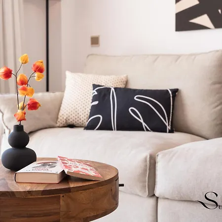 2bed , First Line Lux * بينالماذينا
