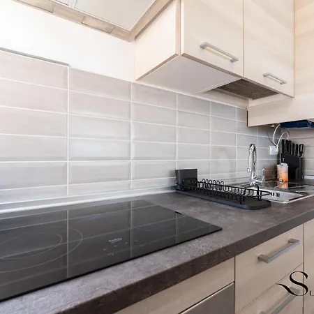 2bed , First Line Lux شقة *