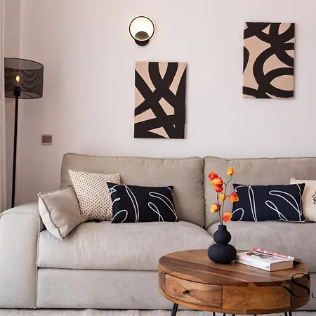2bed , First Line Lux بينالماذينا